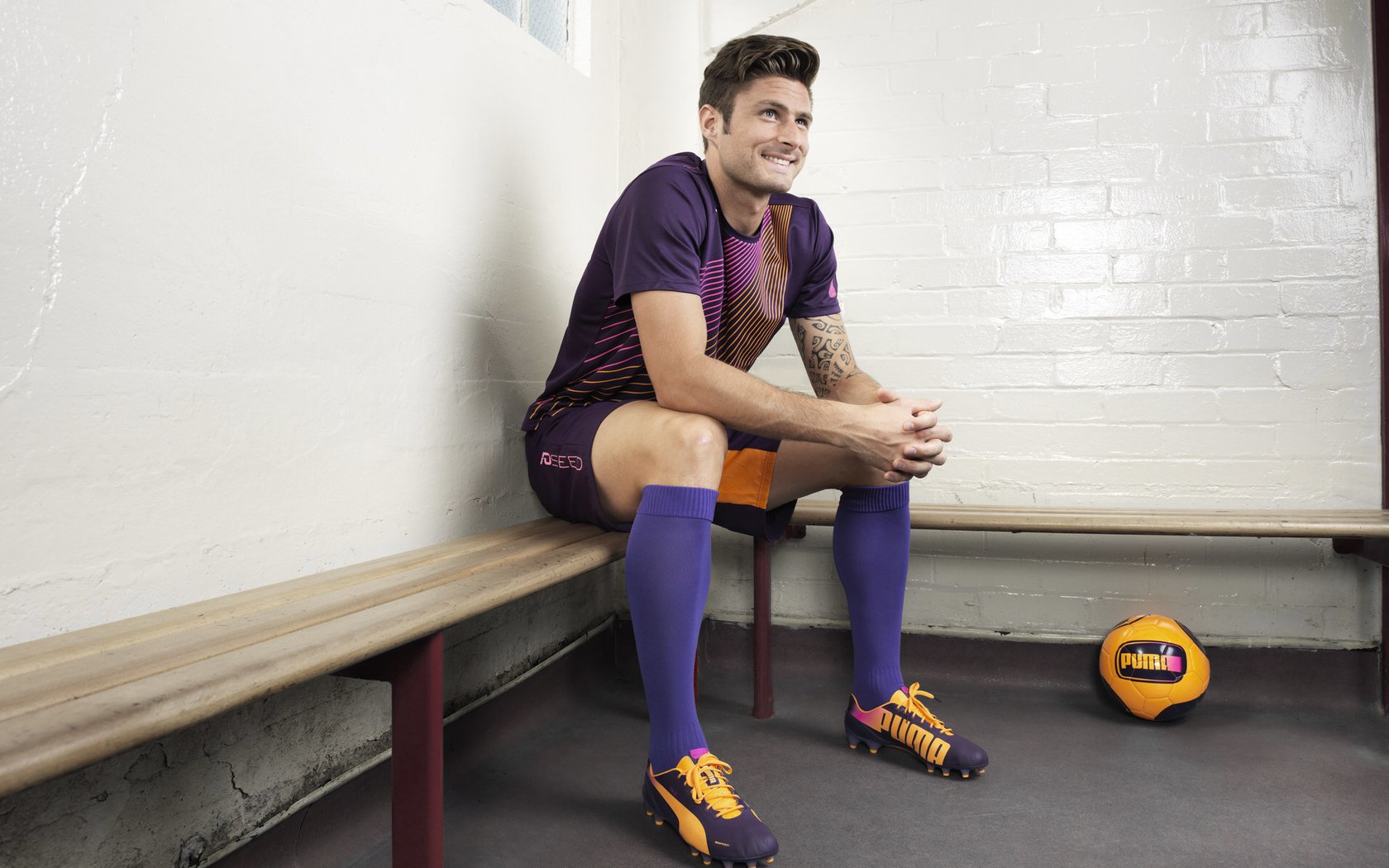 佩尼亚:穿着别的球衣来到巴塞罗那比赛,这种感觉很奇怪,佩塞利亚球衣号码